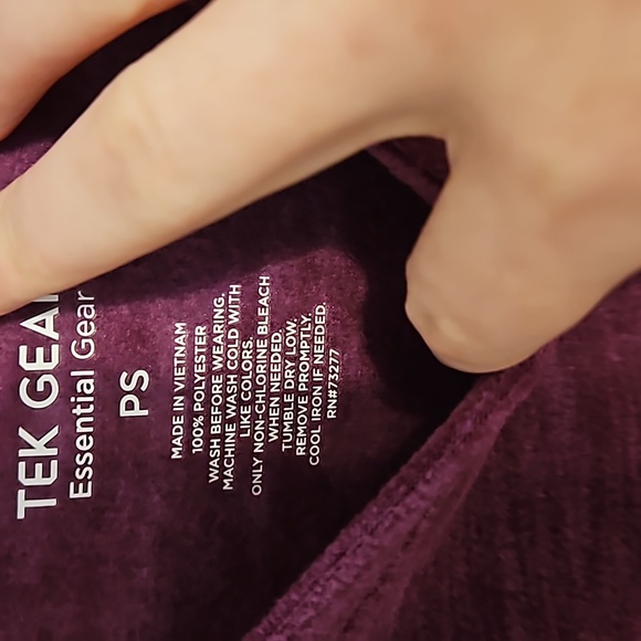 Tek Gear Essential Gear purple long sleeve lightweight Fleece shirt. In EUC - Picture 3 of 4